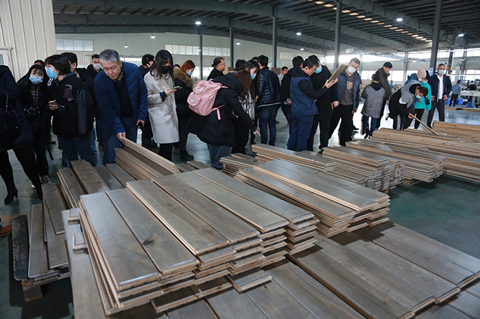 NG电子游戏地板生产车间